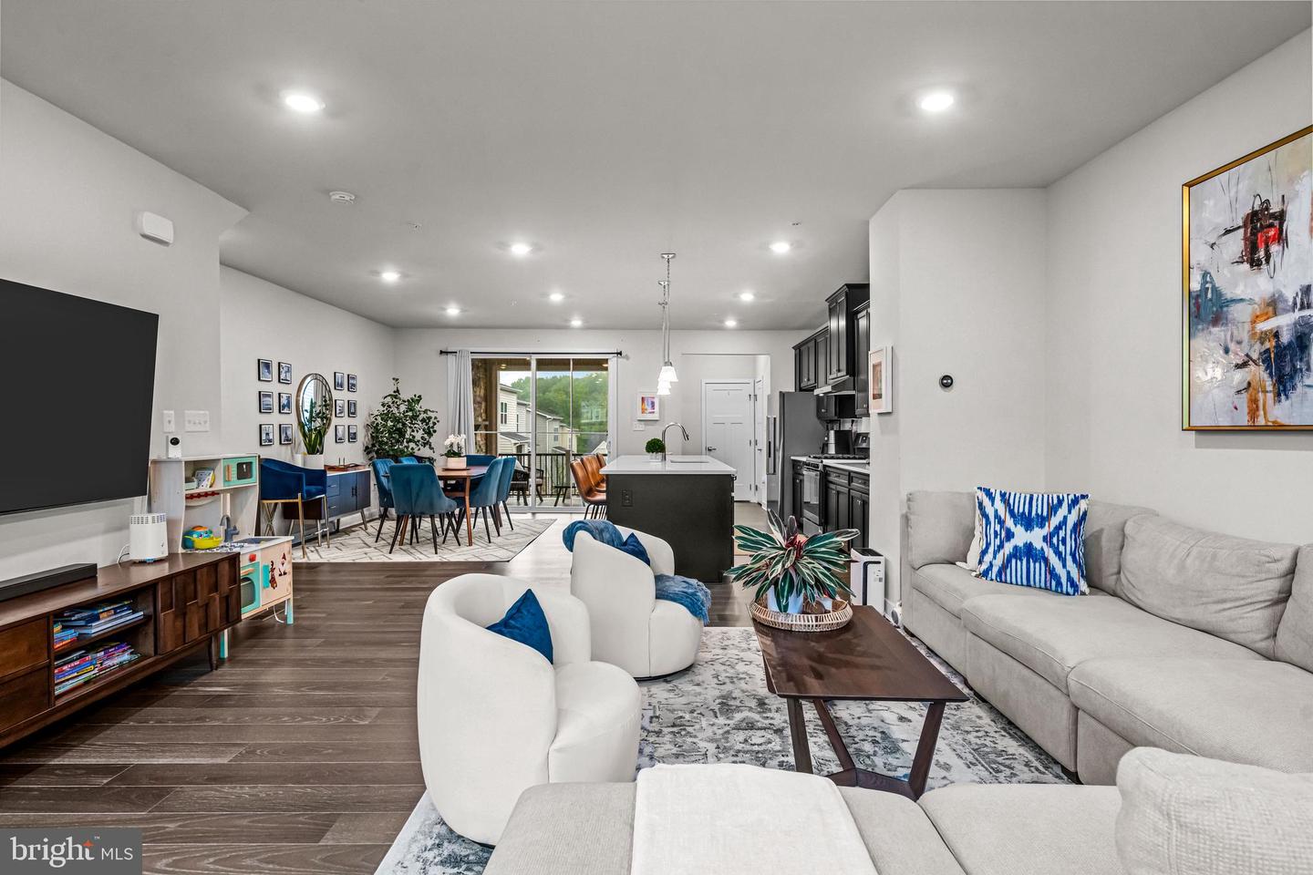117 W KENNETH LN