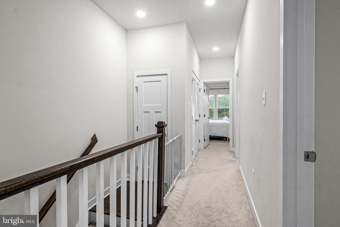 117 W KENNETH LN