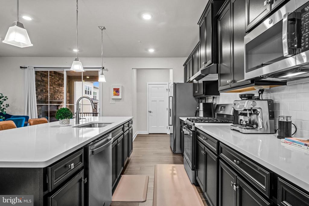117 W KENNETH LN