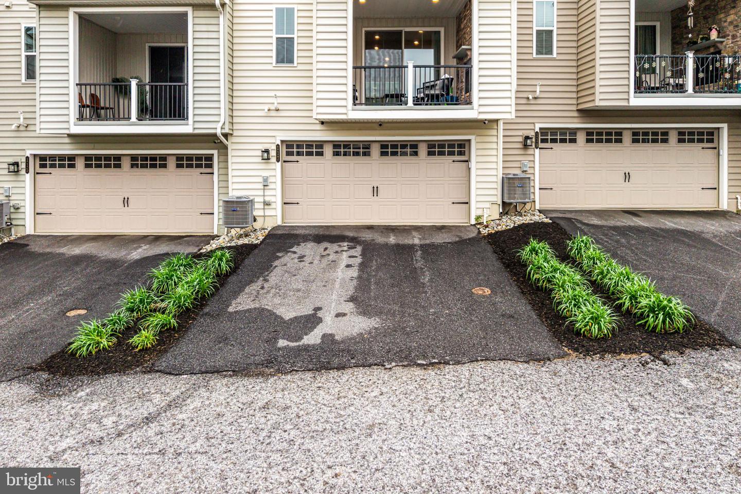 117 W KENNETH LN
