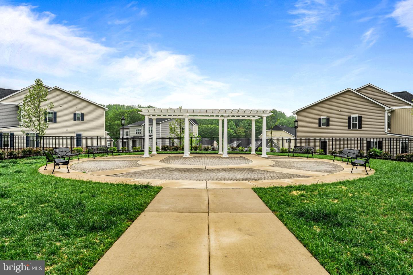 117 W KENNETH LN
