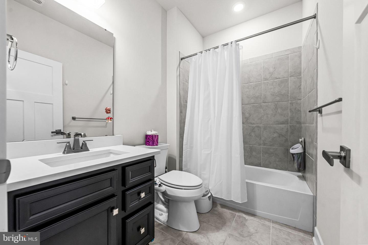 117 W KENNETH LN
