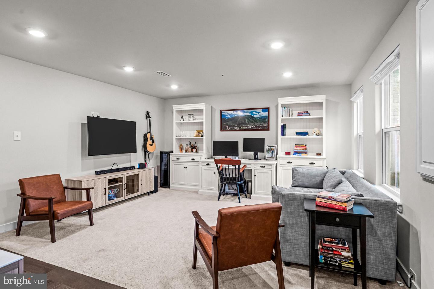 117 W KENNETH LN