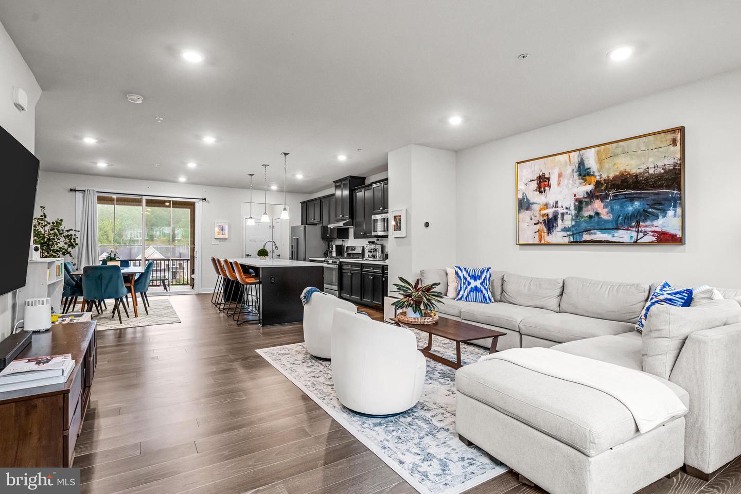 117 W KENNETH LN