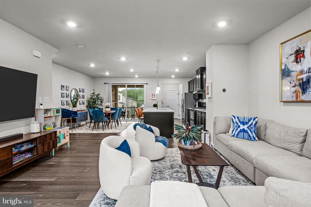 117 W KENNETH LN