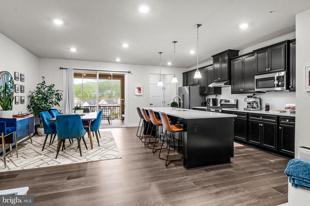 117 W KENNETH LN