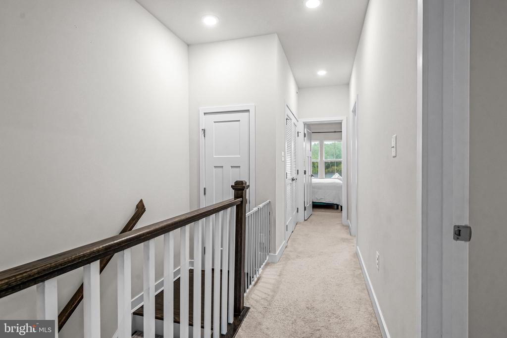 117 W KENNETH LN