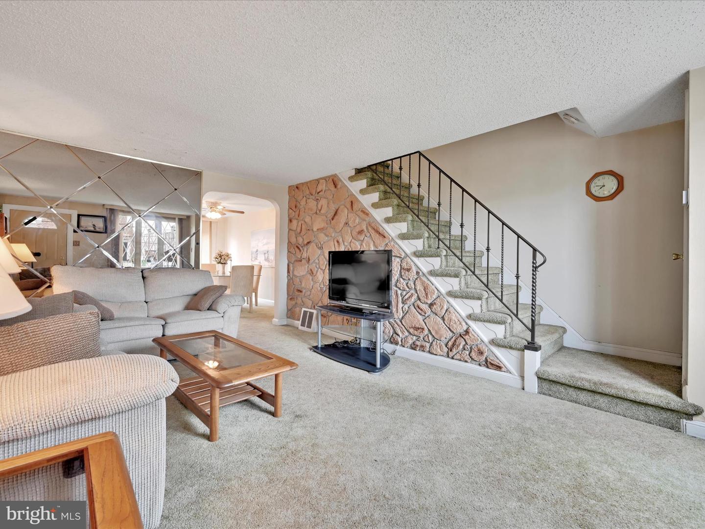 146 Academy Rd