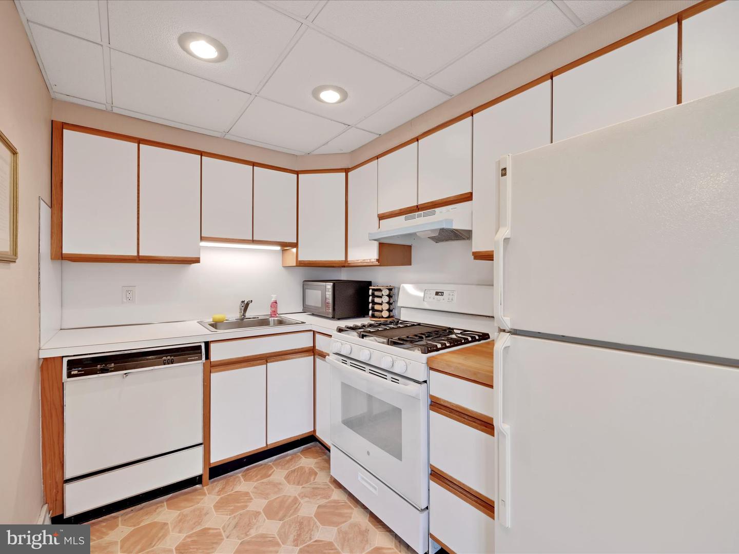 146 Academy Rd