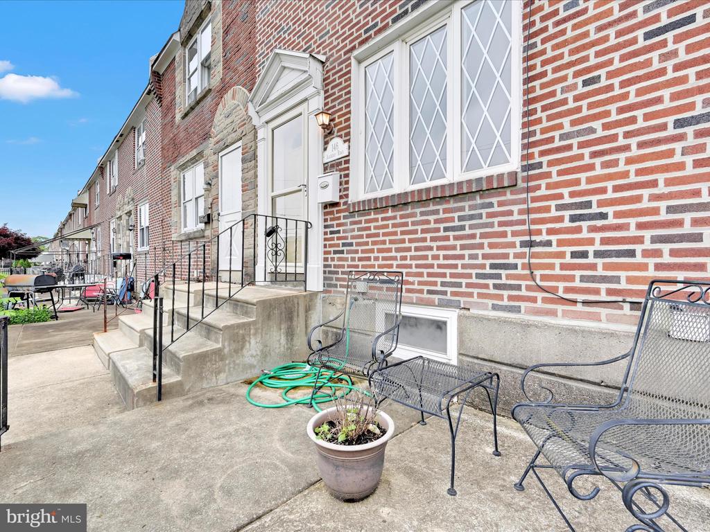 146 Academy Rd
