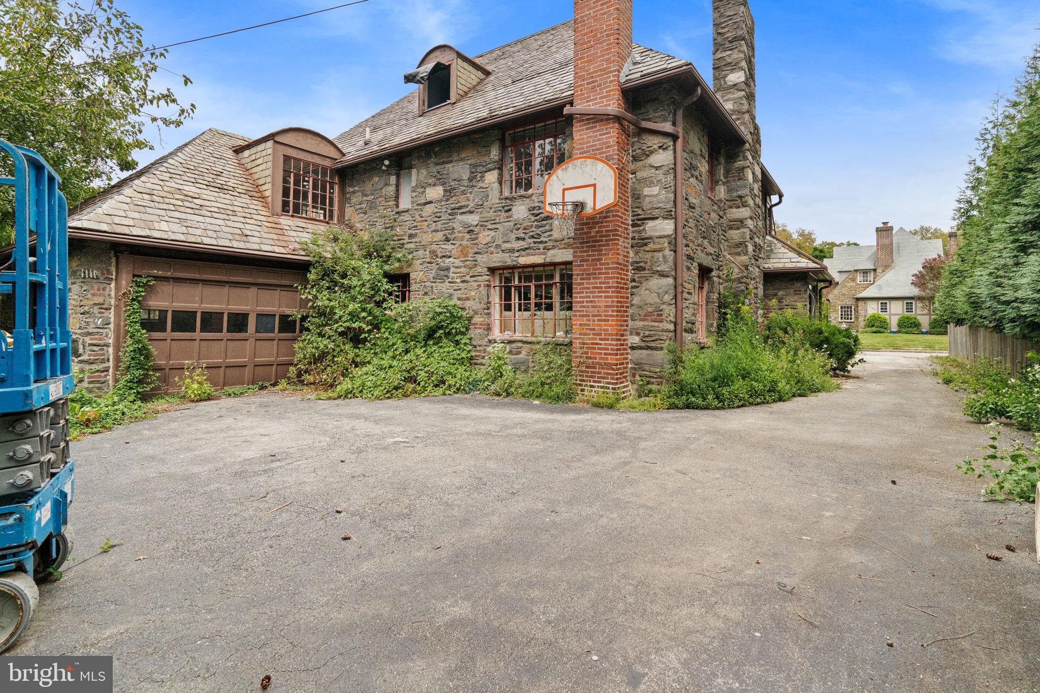 1102 CHILDS AVENUE