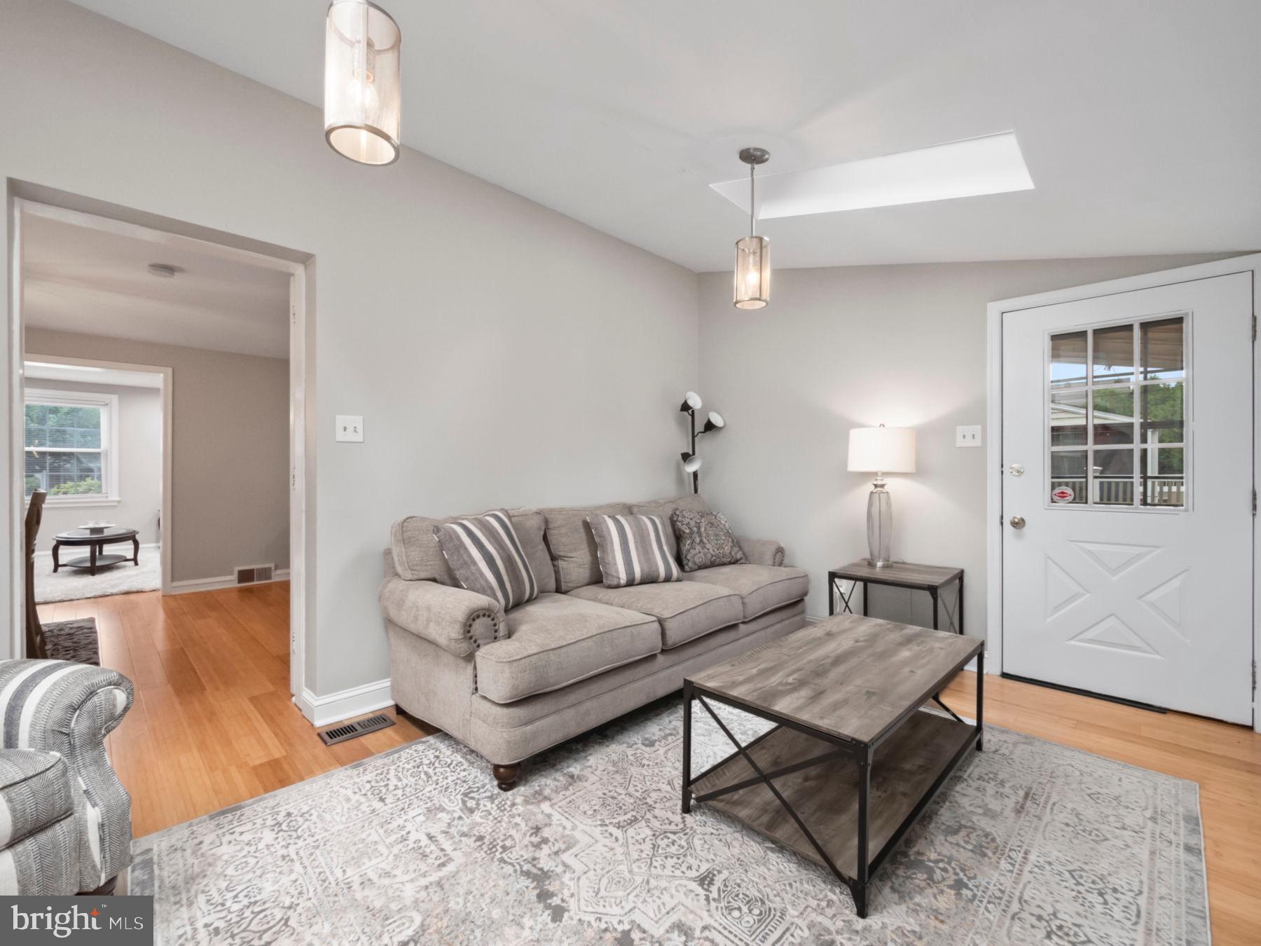 1212 ROSEMONT LANE