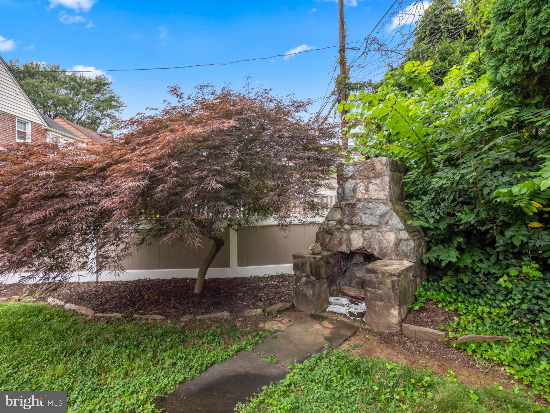 1212 ROSEMONT LANE