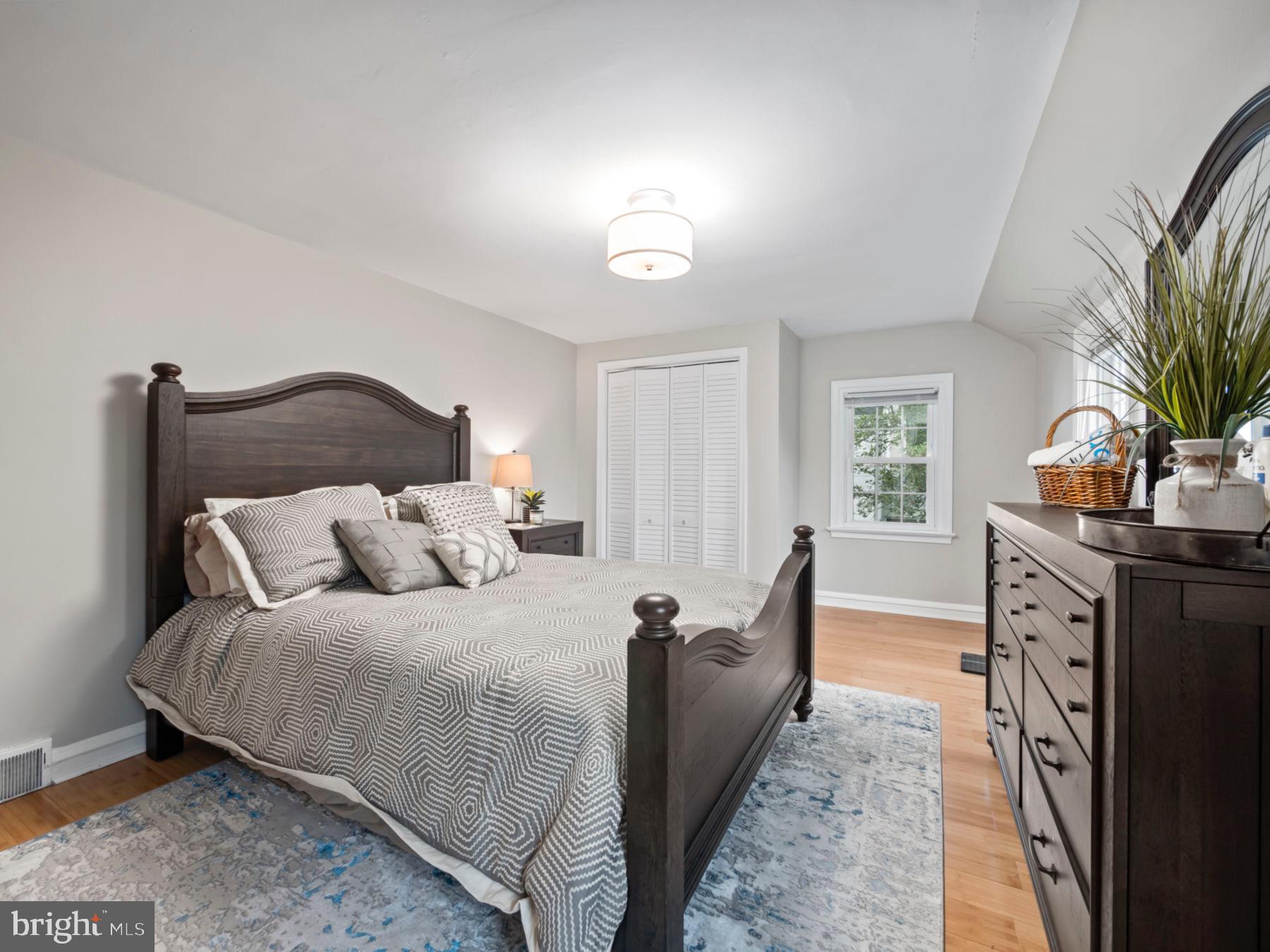 1212 ROSEMONT LANE