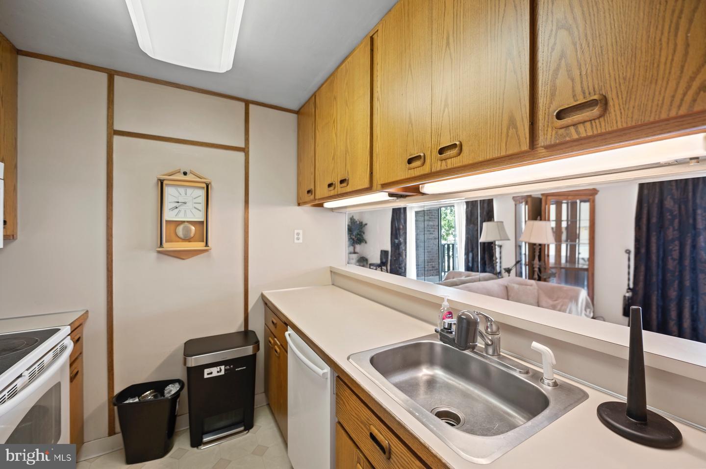 1610 THE FAIRWAY Unit: 203W