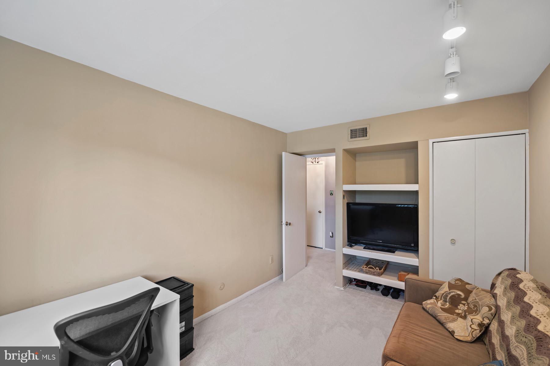 1610 THE FAIRWAY Unit: 203W