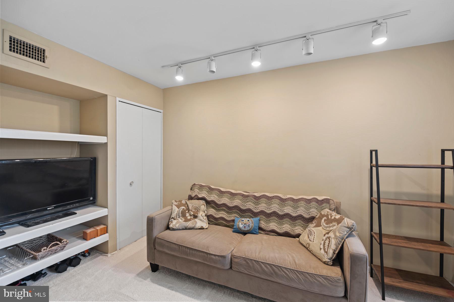 1610 THE FAIRWAY Unit: 203W