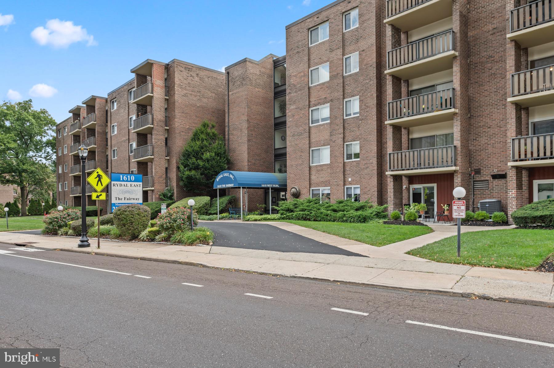1610 THE FAIRWAY Unit: 203W