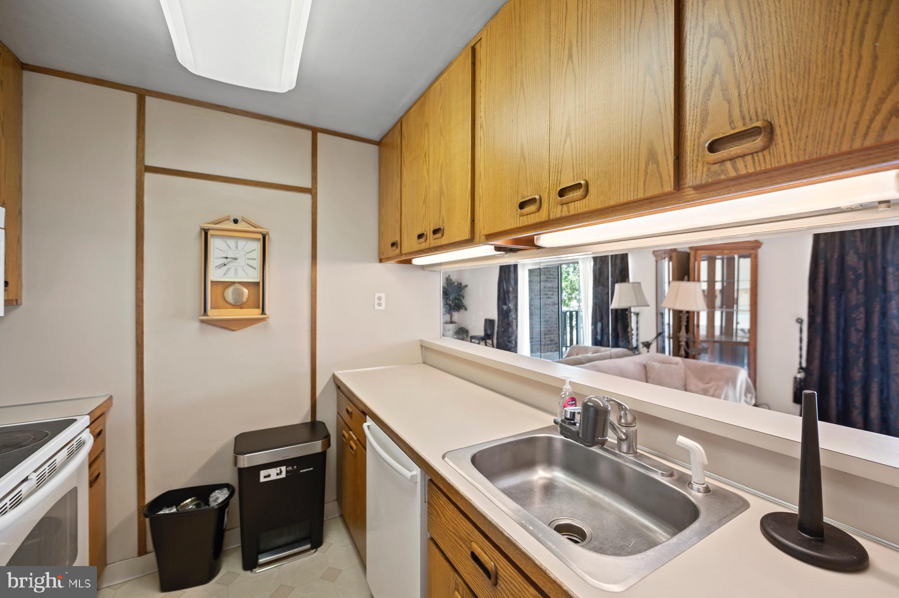 1610 THE FAIRWAY Unit: 203W