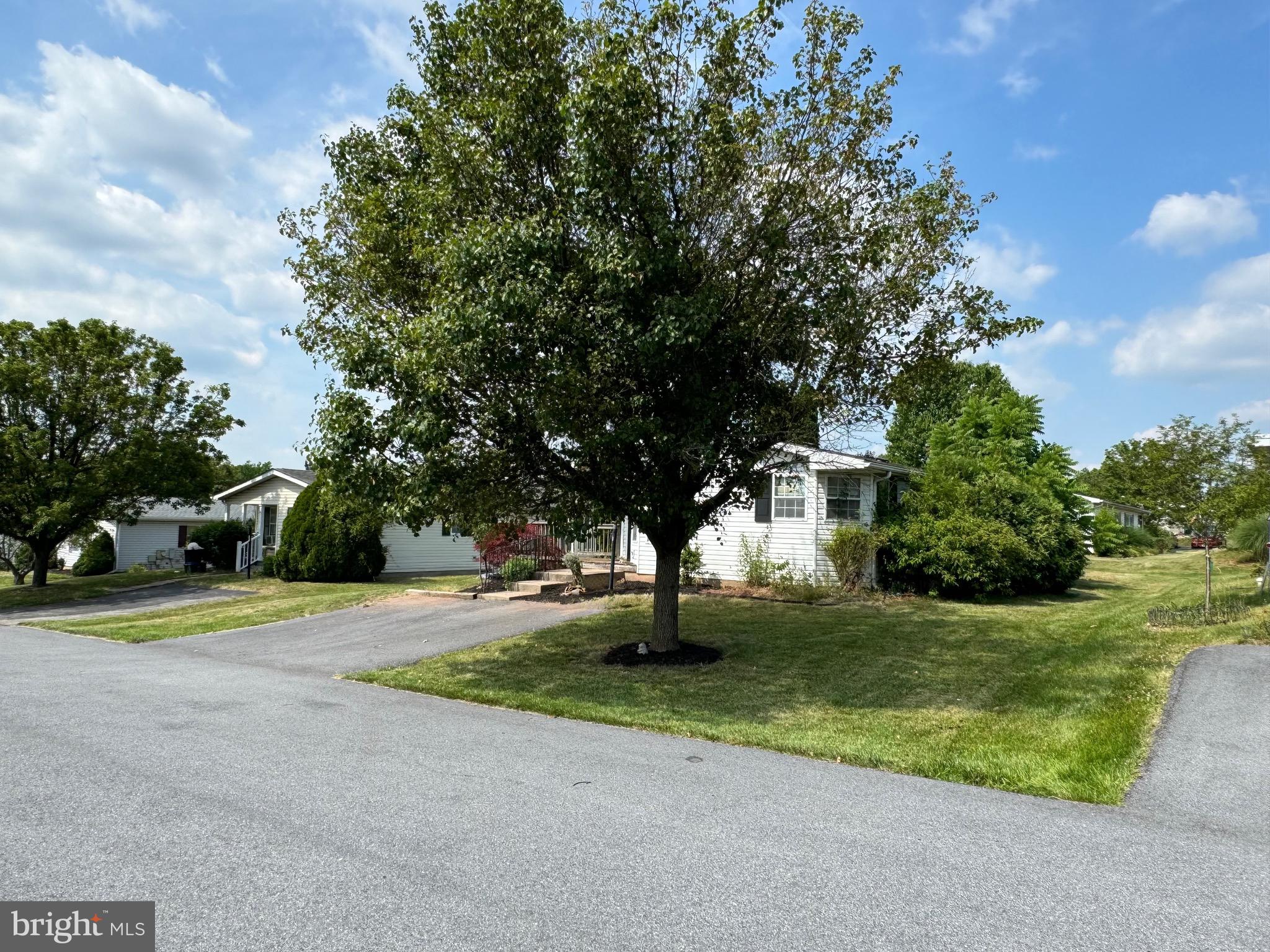 35 Bentwood Cir