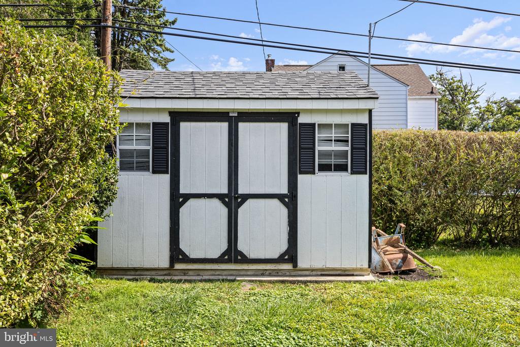 33 Dewey Rd