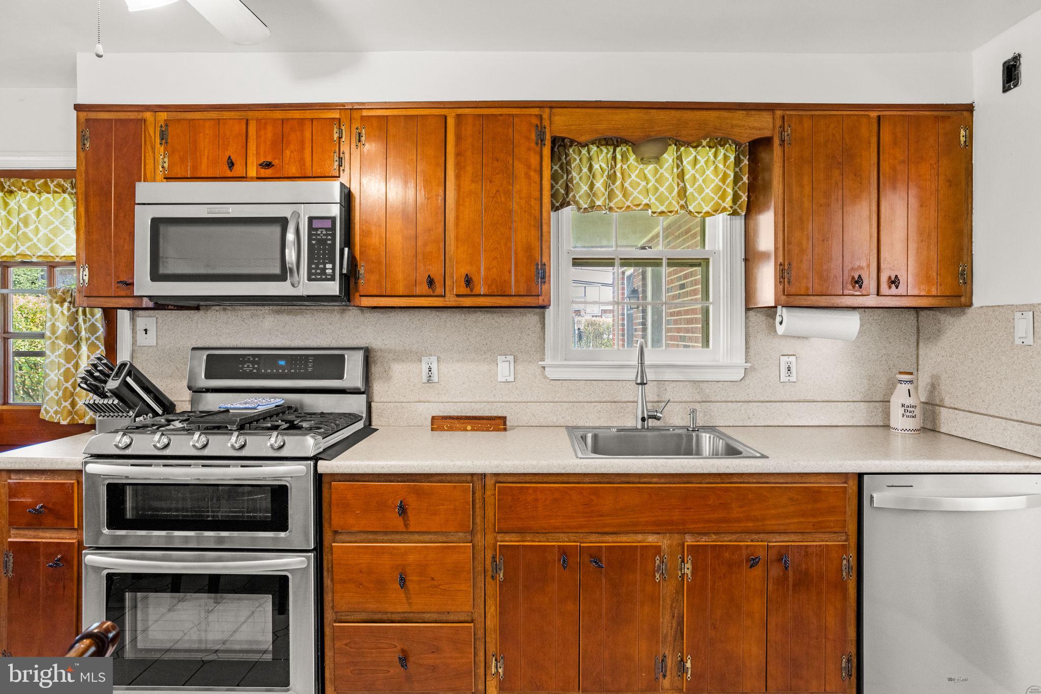 33 Dewey Rd