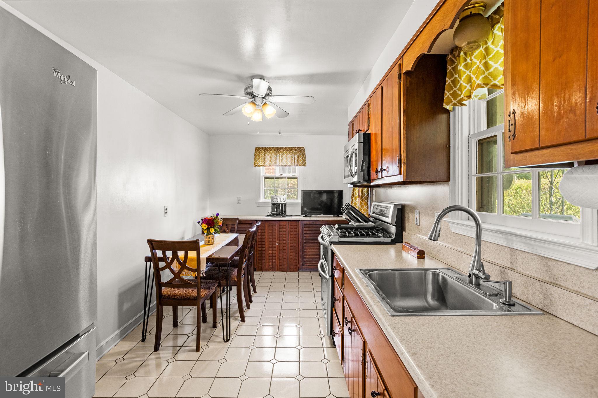 33 Dewey Rd