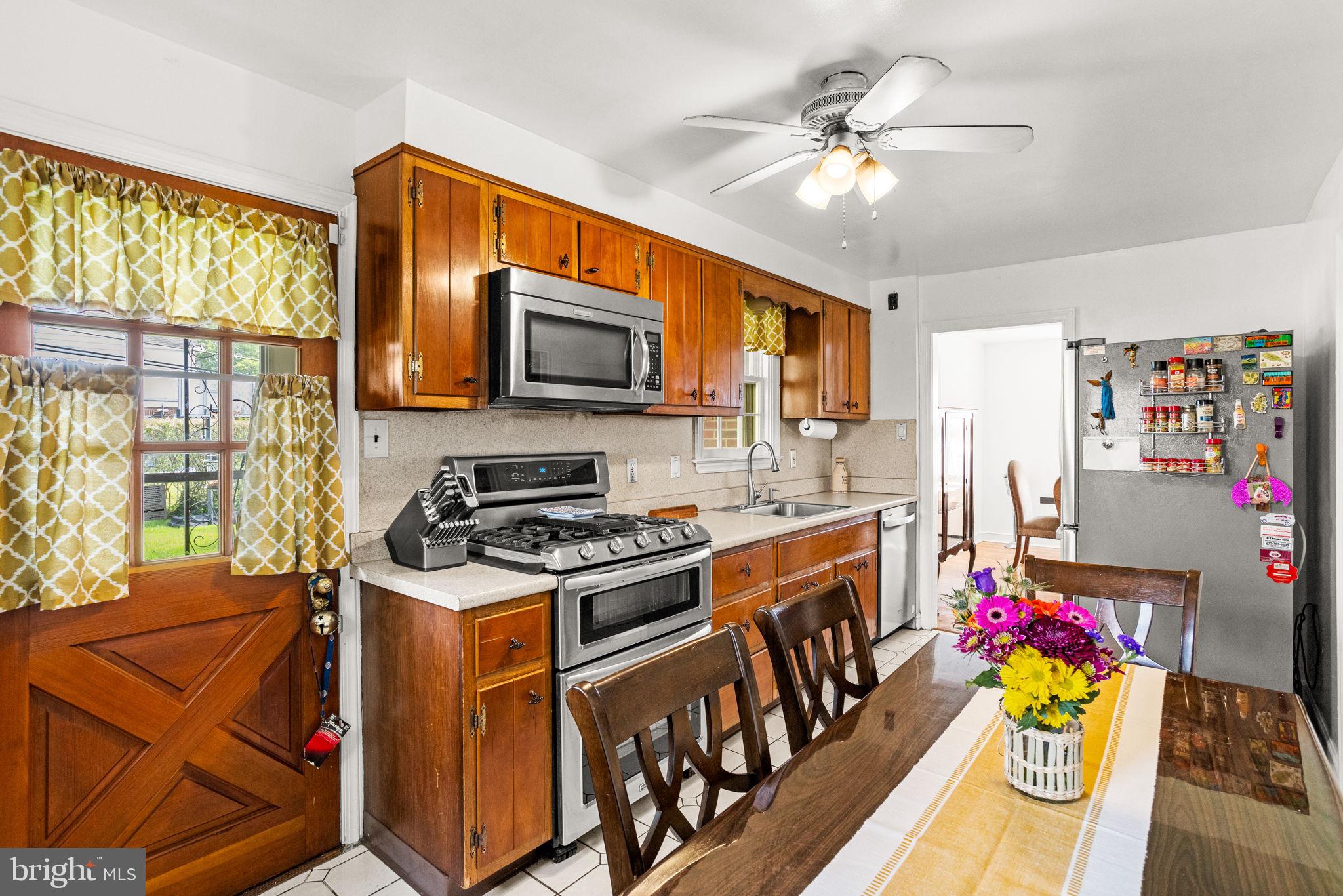 33 Dewey Rd