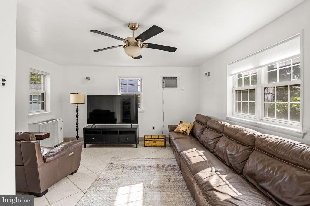 33 Dewey Rd