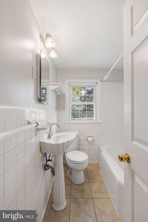 223 Cameron Rd