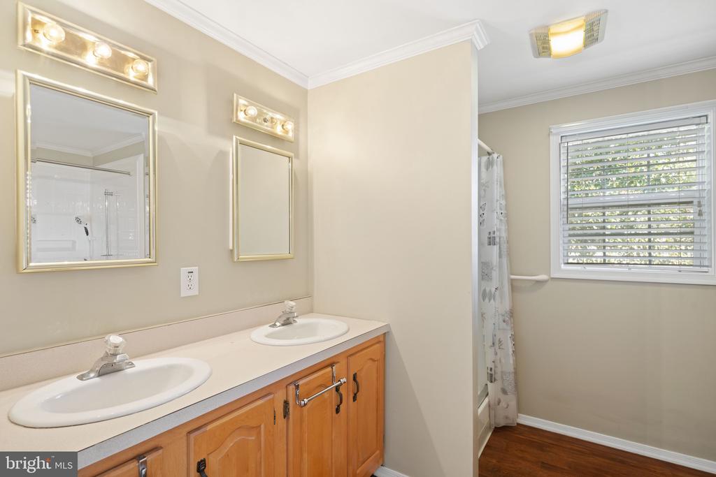 14 Oakplace Ct W