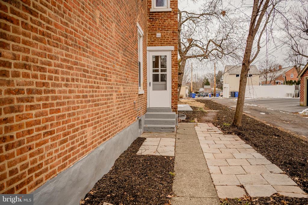 213 West St