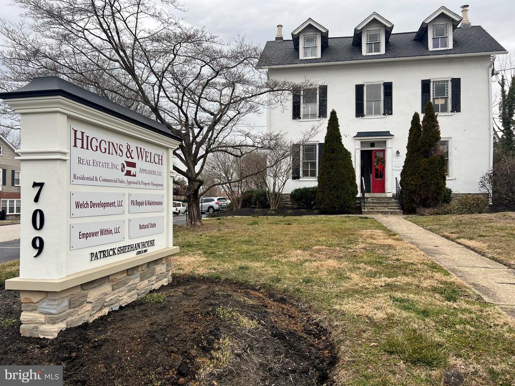 709 BETHLEHEM PIKE B