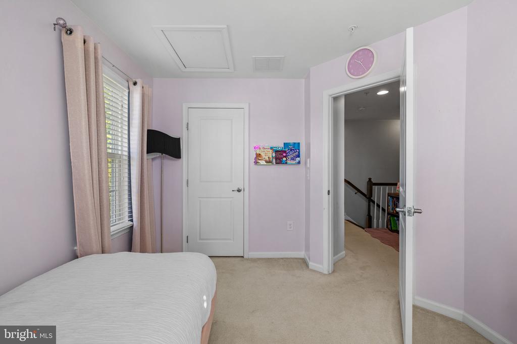 274 MacDonald Ave #22