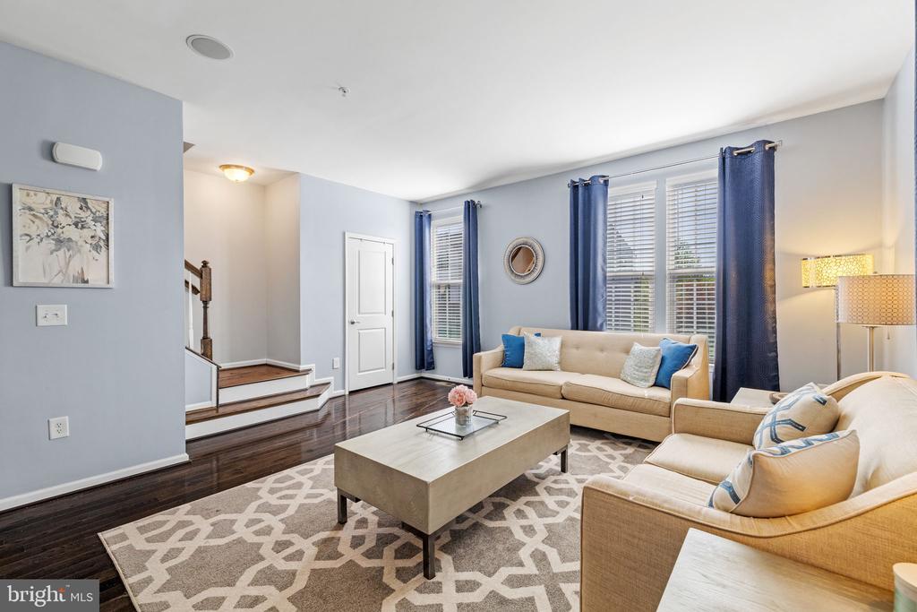 274 MacDonald Ave #22