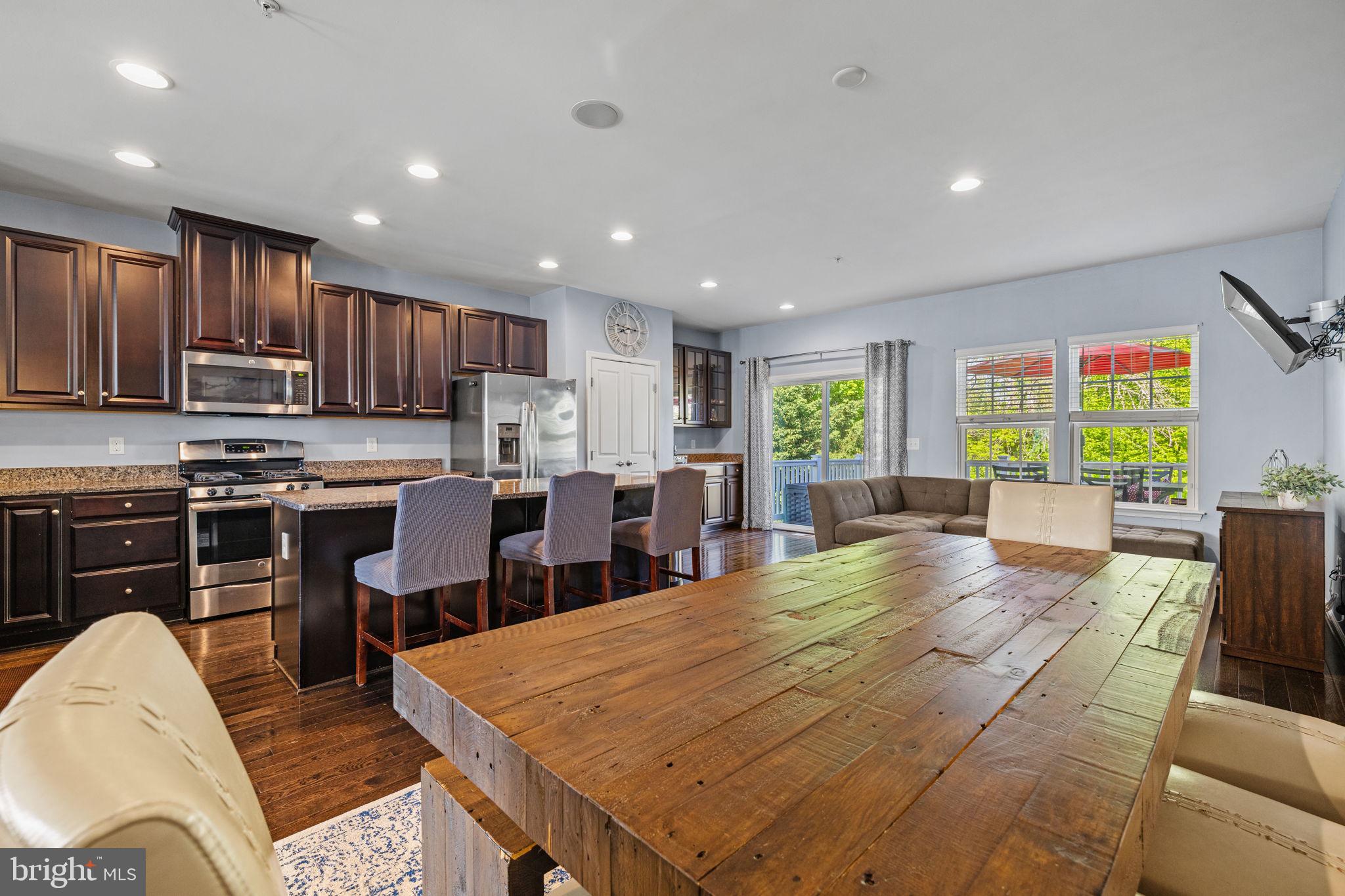 274 MacDonald Ave #22