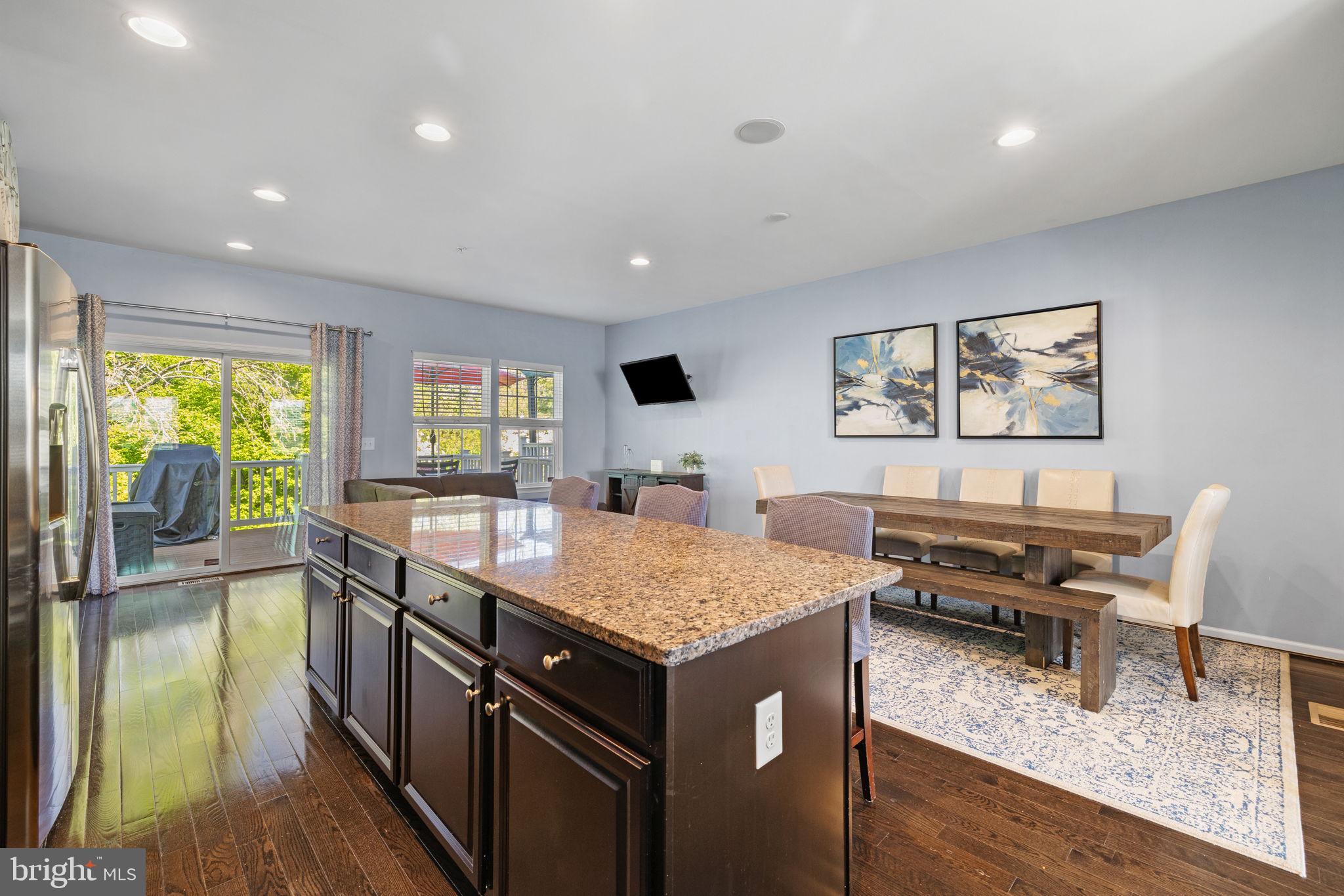 274 MacDonald Ave #22