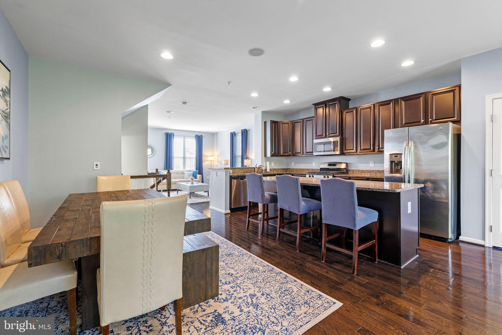 274 MacDonald Ave #22
