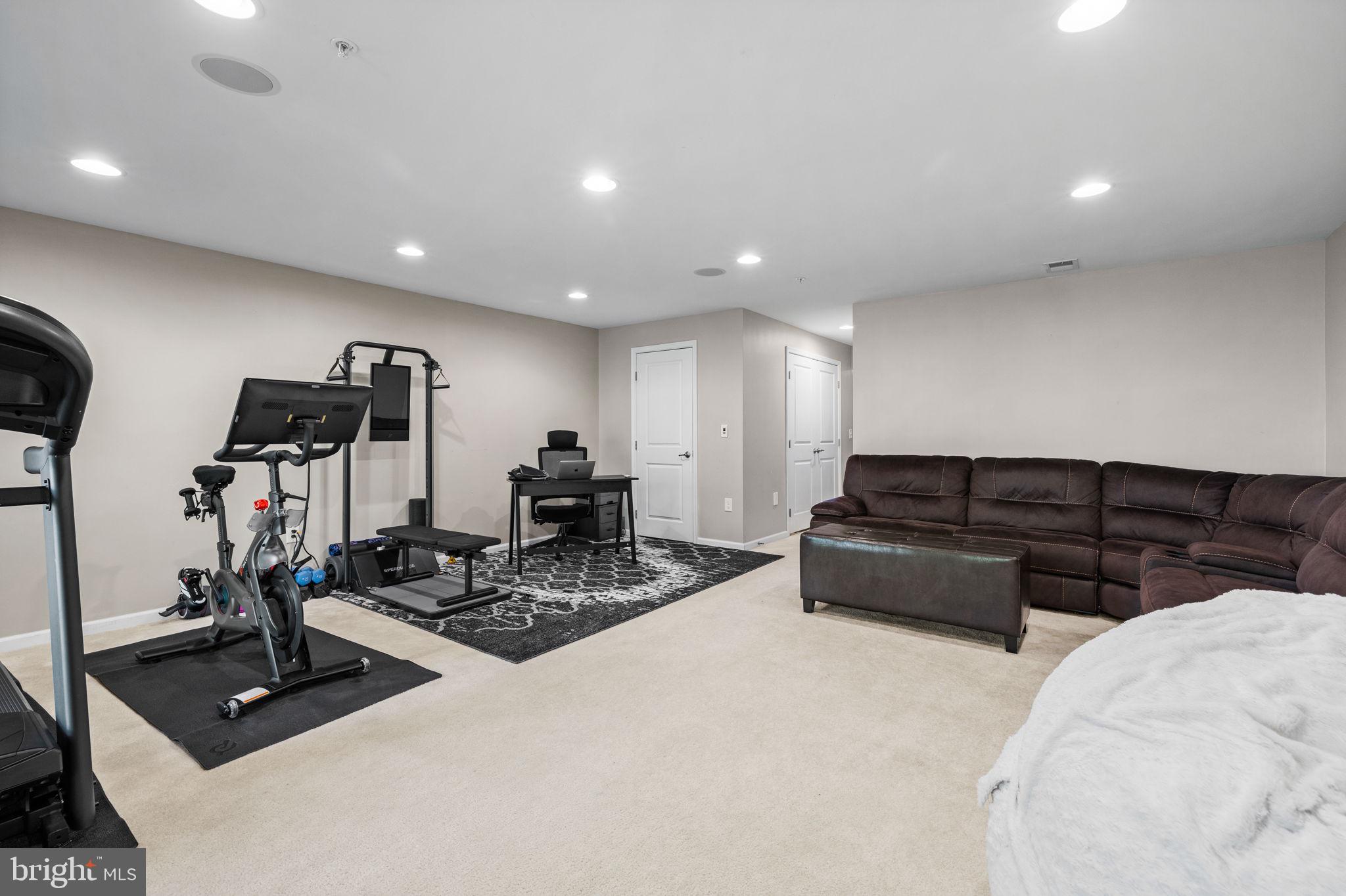 274 MacDonald Ave #22