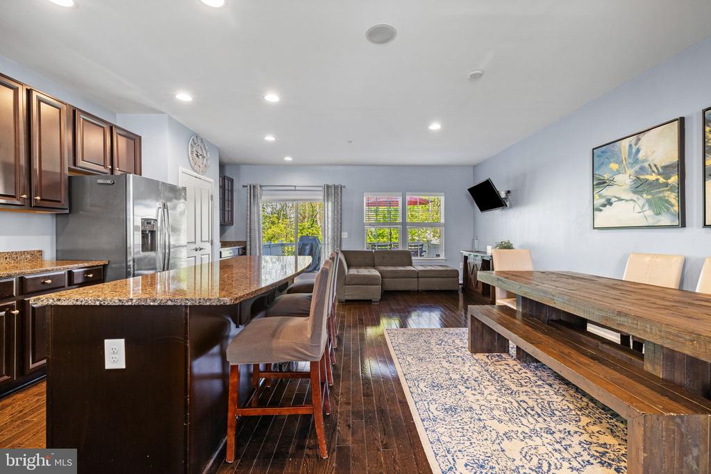 274 MacDonald Ave #22