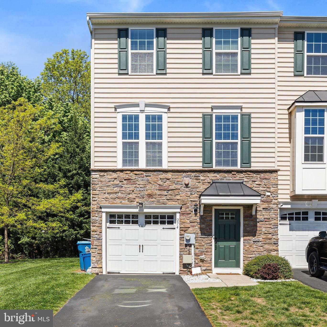 274 MacDonald Ave #22
