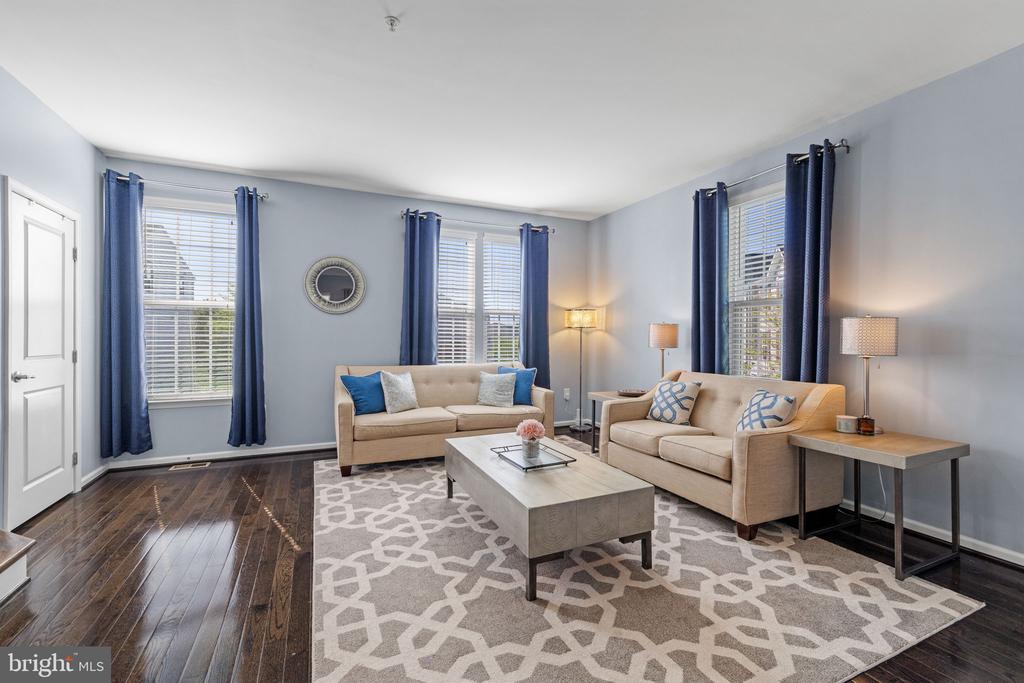 274 MacDonald Ave #22