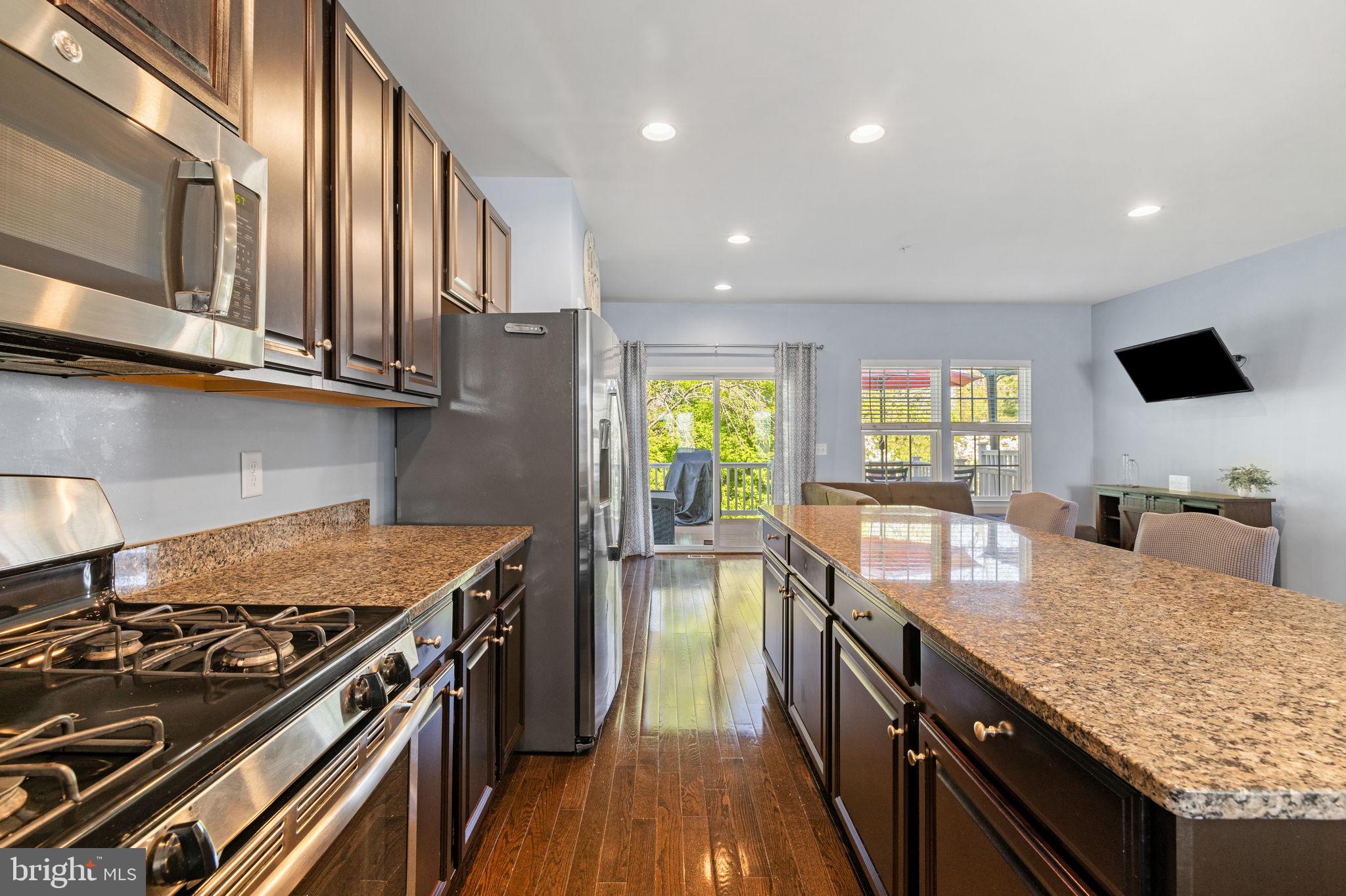 274 MacDonald Ave #22