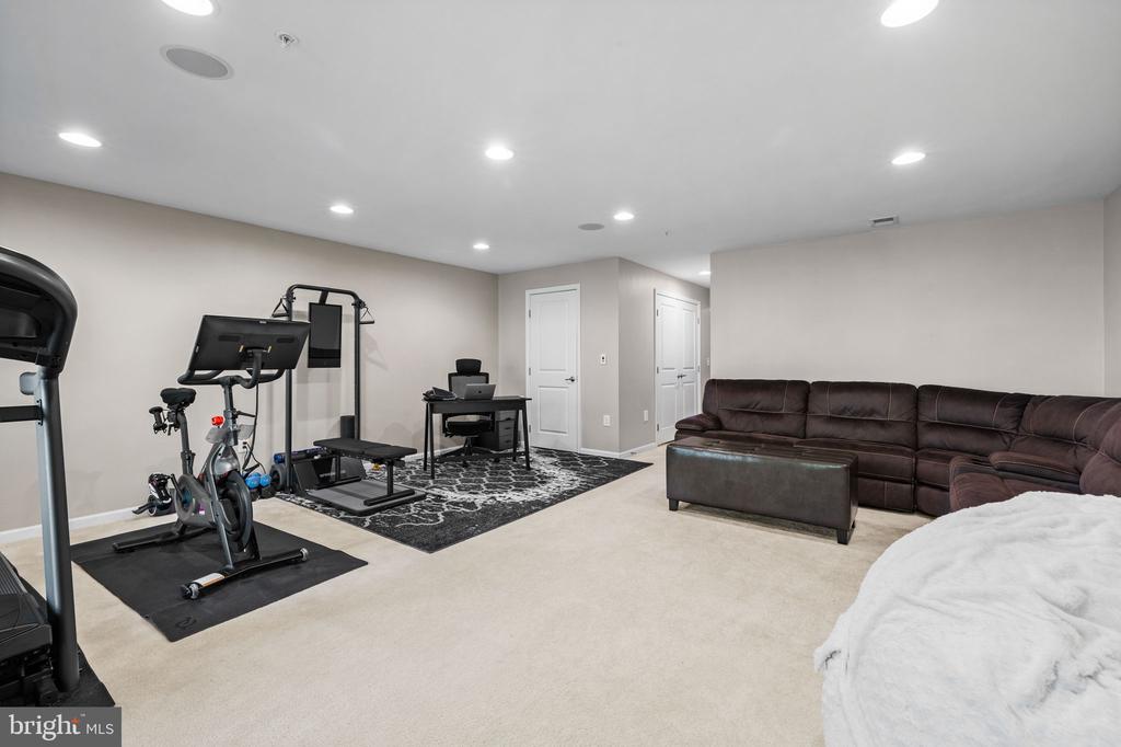 274 MacDonald Ave #22