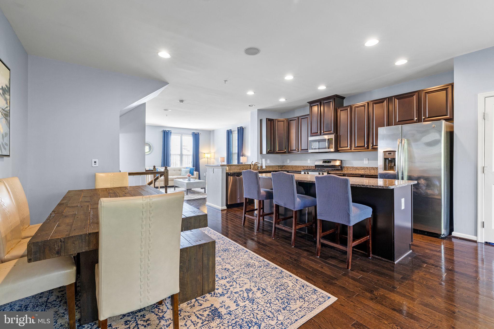 274 MacDonald Ave #22