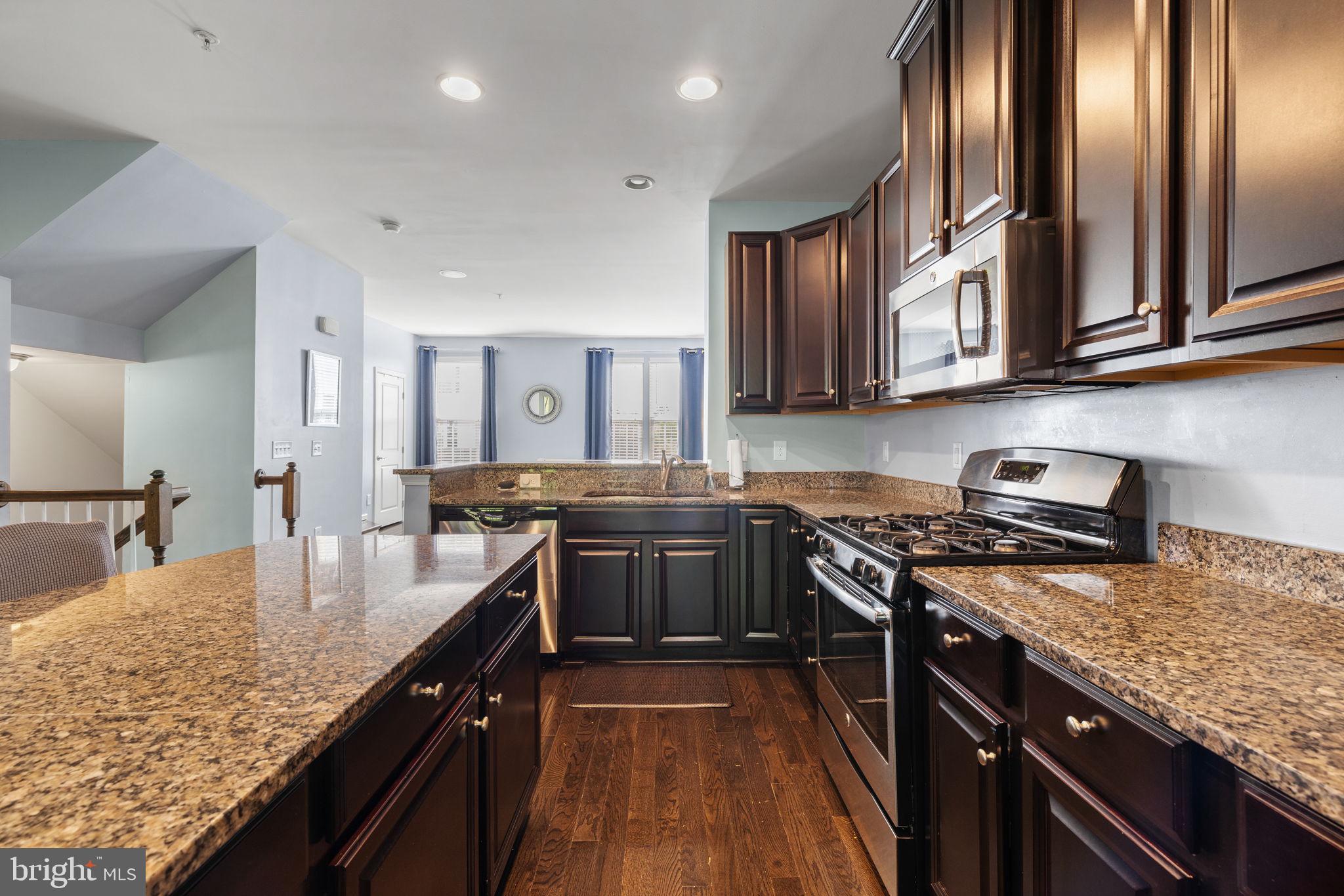 274 MacDonald Ave #22