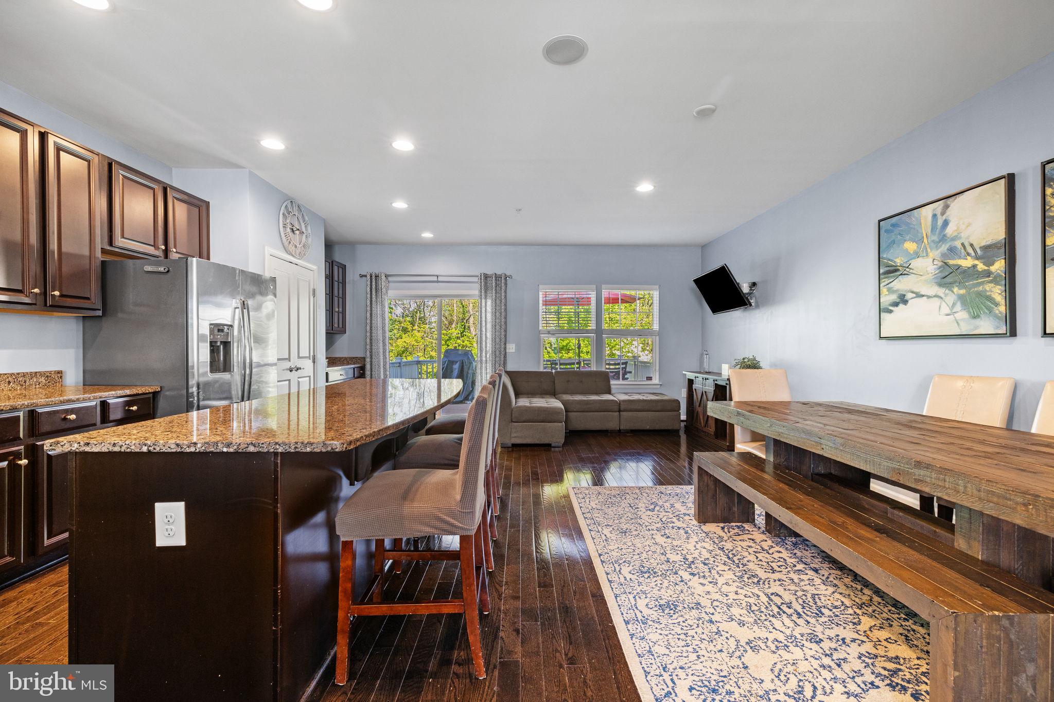 274 MacDonald Ave #22