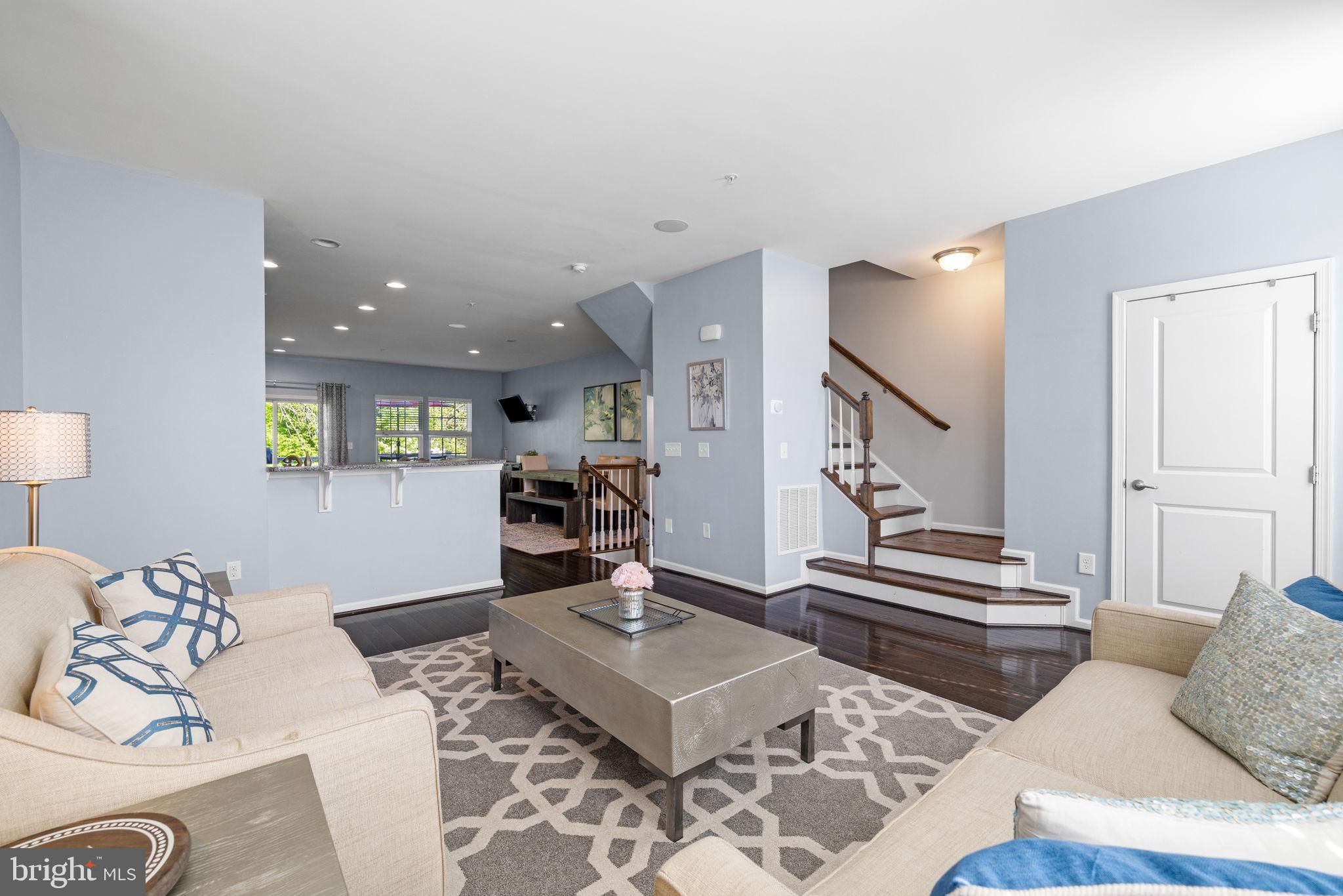 274 MacDonald Ave #22