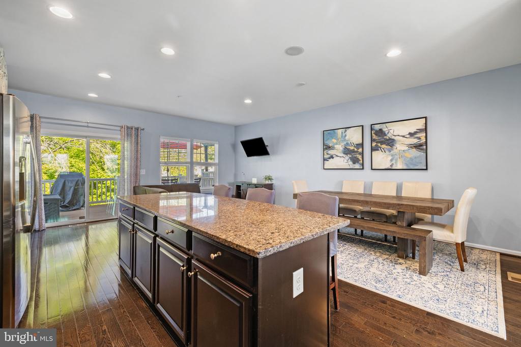 274 MacDonald Ave #22