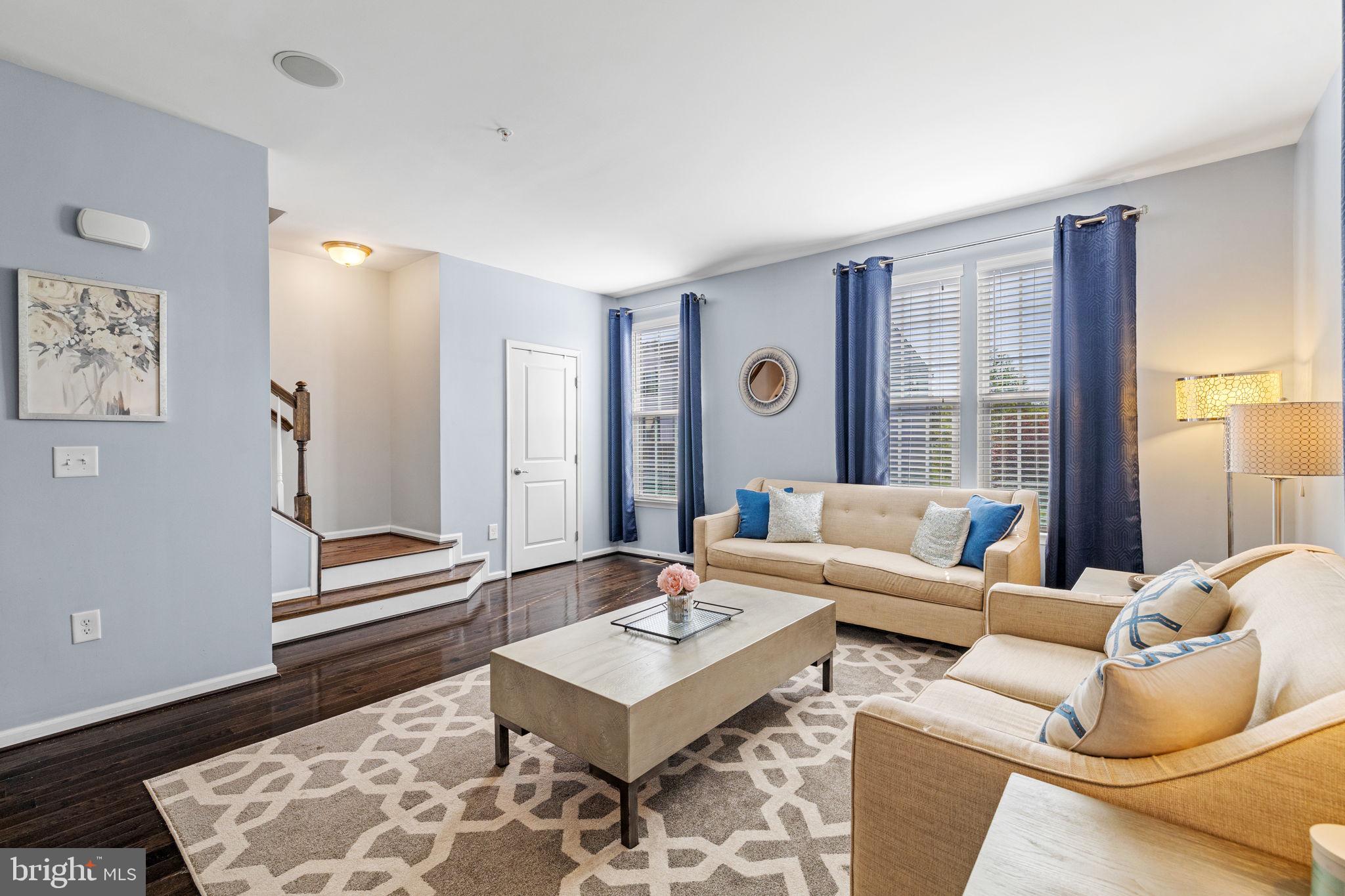 274 MacDonald Ave #22
